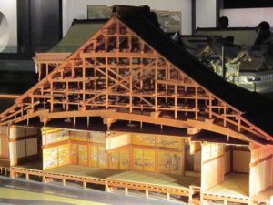 דגם של בית יפני מסורתי של משפחה ממעמד גבוה