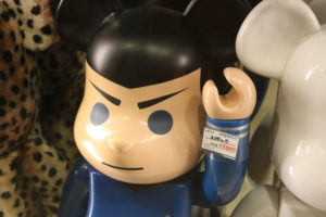 בובה של ספוק ממלחמת הכוכבים במחיר של כ-2200 דולר