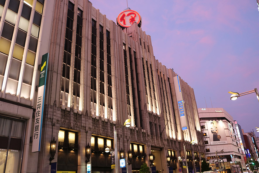 בניין כלבו איסטאן בשינג'וקו סאן צ'ומה