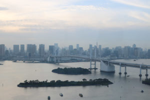 גשר הקשת בענן - מבט מבניין פוג'י