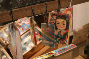 חוברות ומדבקות ישנות לילדים