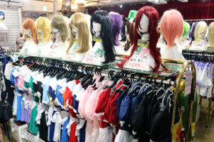 פאות ושמלות משרתות