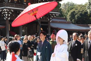 תהלוכה של חתונת שינטו מסורתית