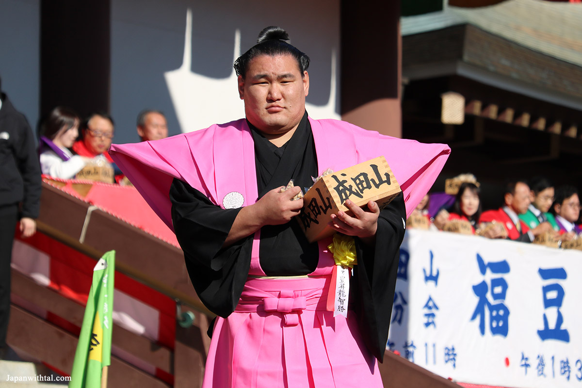 יוקוזונה הושוריו בחג סטסובון במקדש נריטה סאן