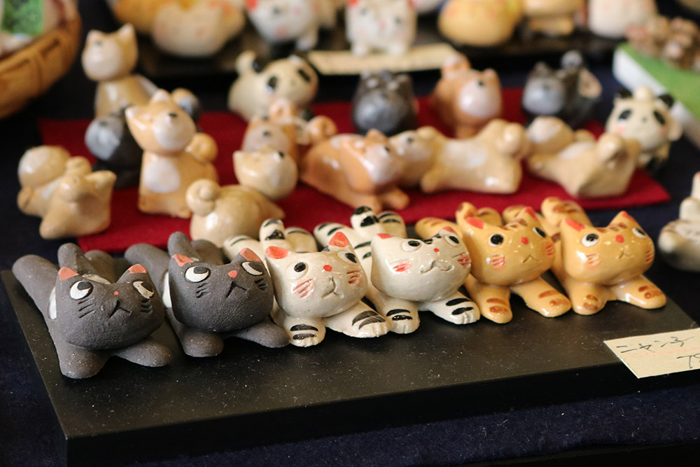 מעמדים למקלות אכילה בצורת חתול