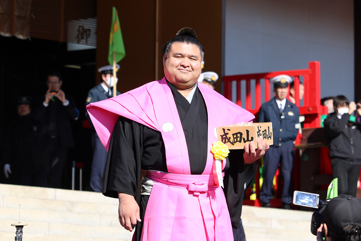 מתאבק הסומו טקייאסו בחג סטסובון במקדש נריטה סאן