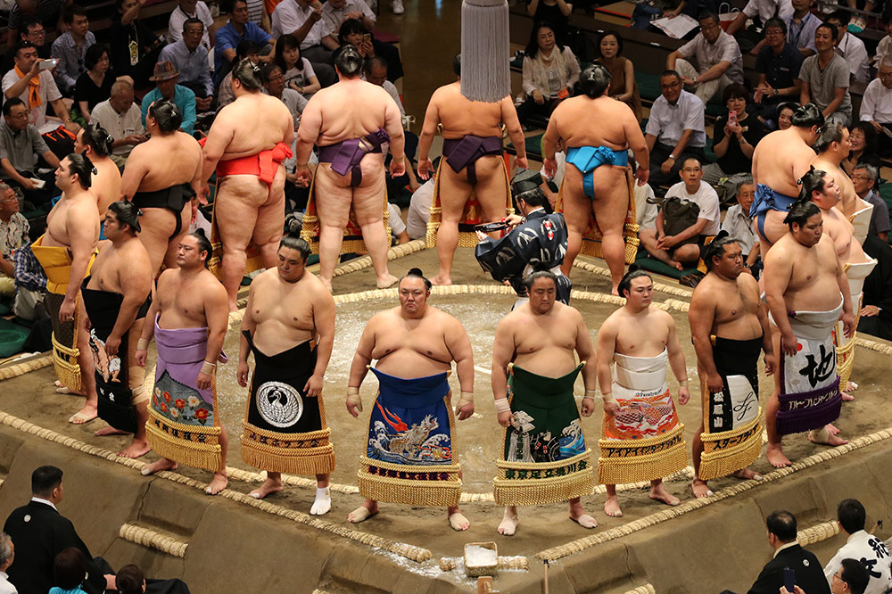 טקס כניסה לזירה של מתאבקי סומו