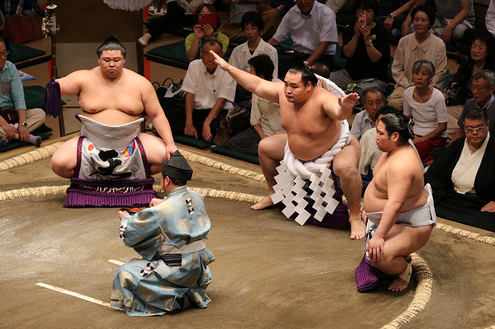 טקס כניסת יוקוזונה לזירה בביצוע היוקוזונה ה-71 קקוריו