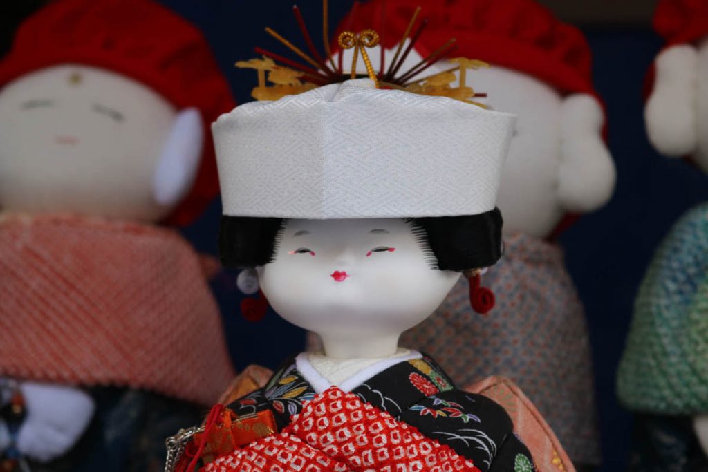 בובה בדמות כלה יפנית