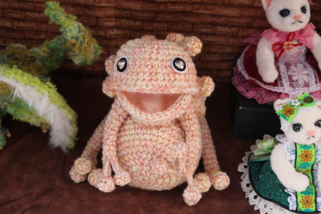 בובת צפרדע חמודה מצמר