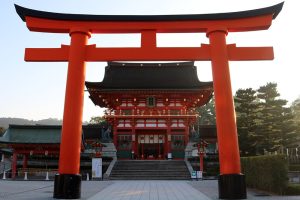 שער הטורי בכניסה למקדש פושימי אינארי בקיוטו