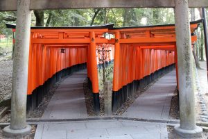 שערי טורי במקדש פושימי אינארי בקיוטו