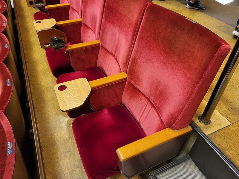 מושבים קומה שנייה סומו