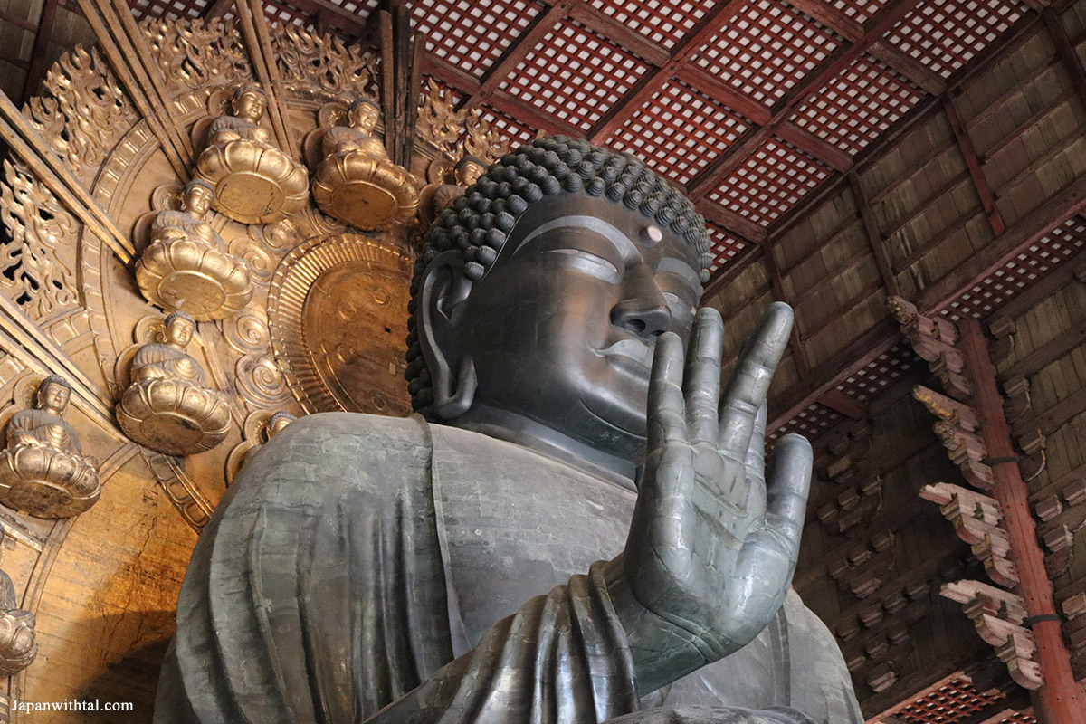 פסל בודהה במקדש טודאיגי נארה