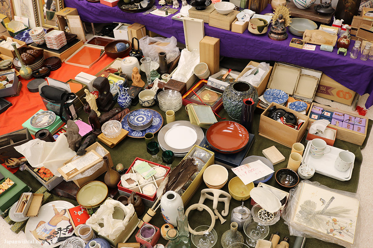 עתיקות בשוק פשפשים ביפן