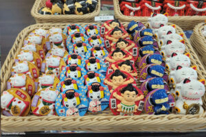 מגנטים יפנים בחנות המזכרות אוריינטל בזאר בטוקיו