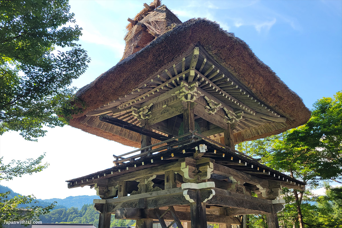 שער שורומון של מקדש מיוזנגי בשירקאווה גו