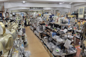 חנות כלי מטבח בשוק דוגויאסוגי באוסקה