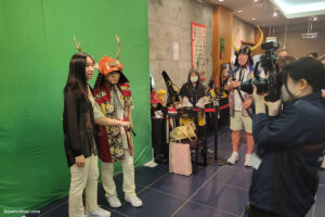 עמדת צילום עם קסדות בטירת אוסקה