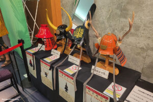 קסדות שניתן להצטלם איתן בטירת אוסקה