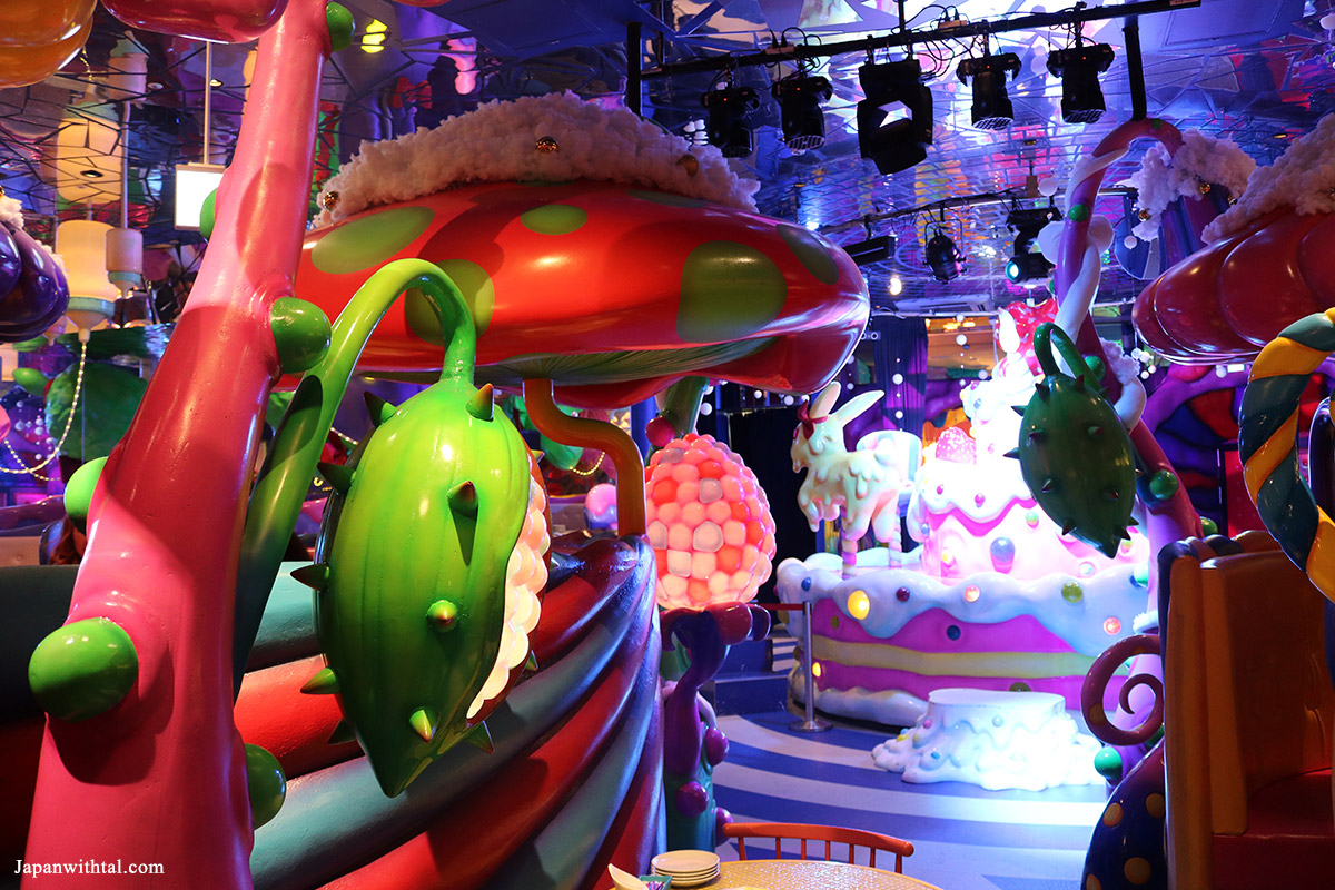 הבמה המרכזית בקוואי מונסטר קפה