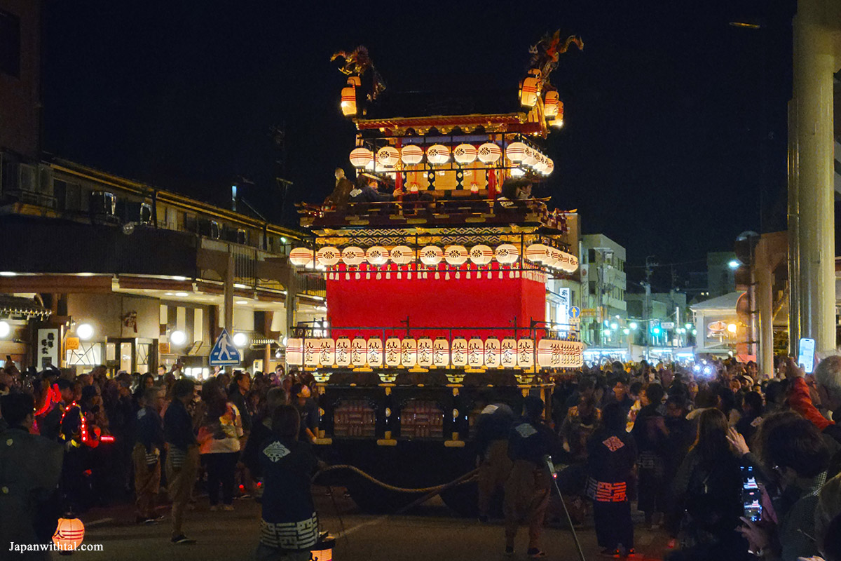 מרכבת עץ בפסטיבל הסתיו של טקייאמה