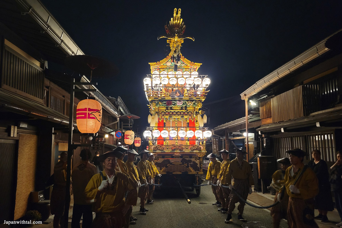 פסטיבל טקייאמה מרכבת עץ